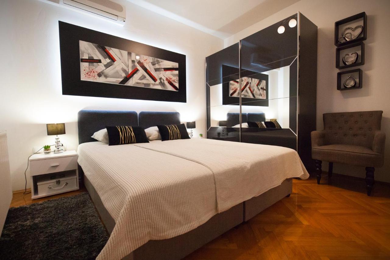 Apartman Aurelius - Private Parking Osijek Bagian luar foto