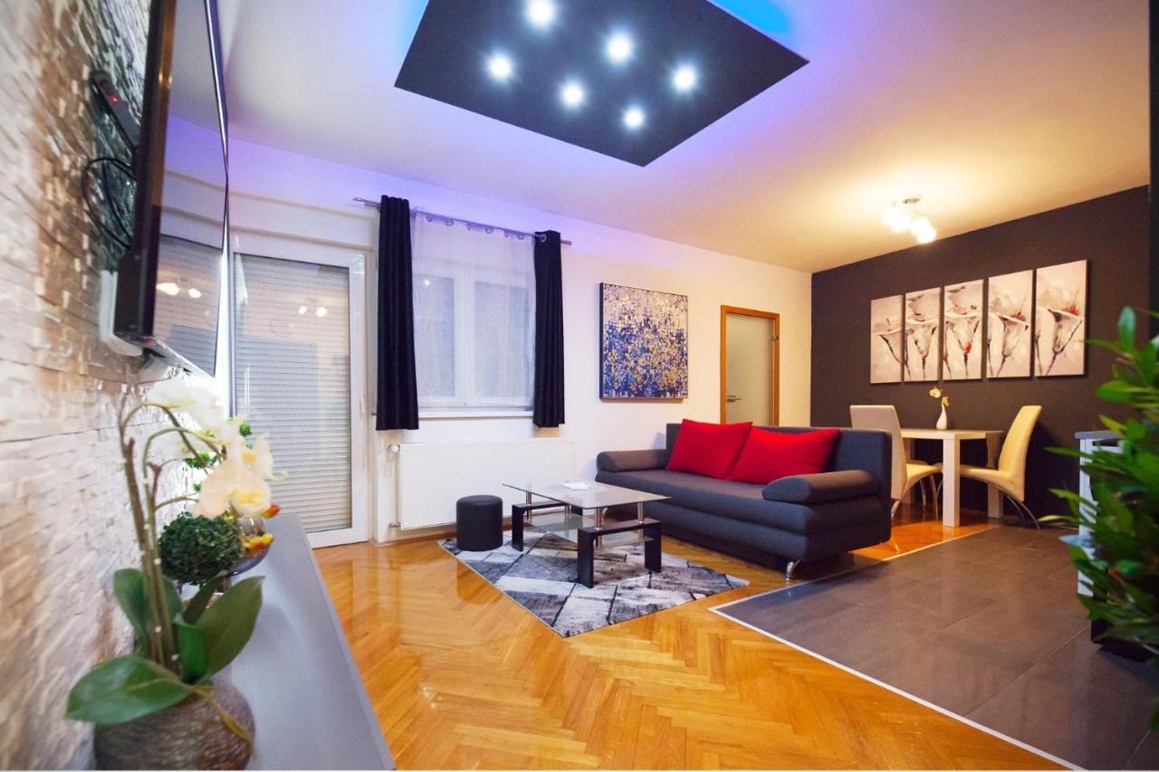 Apartman Aurelius - Private Parking Osijek Bagian luar foto