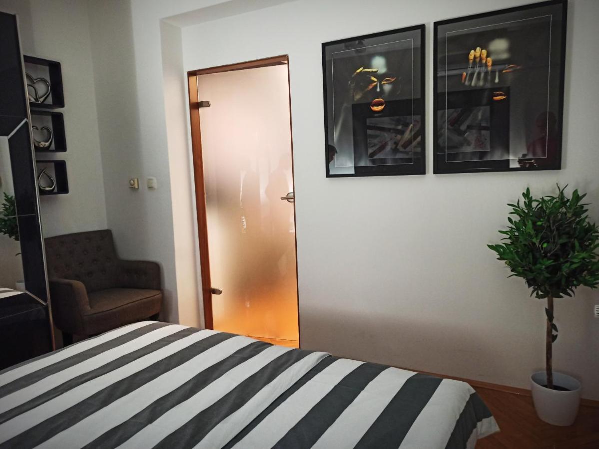 Apartman Aurelius - Private Parking Osijek Bagian luar foto