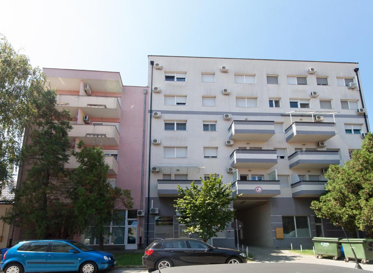 Apartman Aurelius - Private Parking Osijek Bagian luar foto