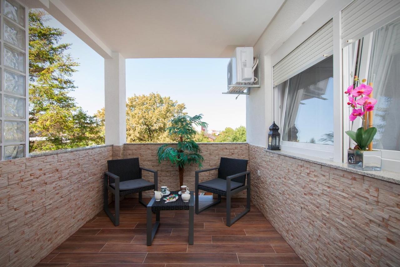 Apartman Aurelius - Private Parking Osijek Bagian luar foto