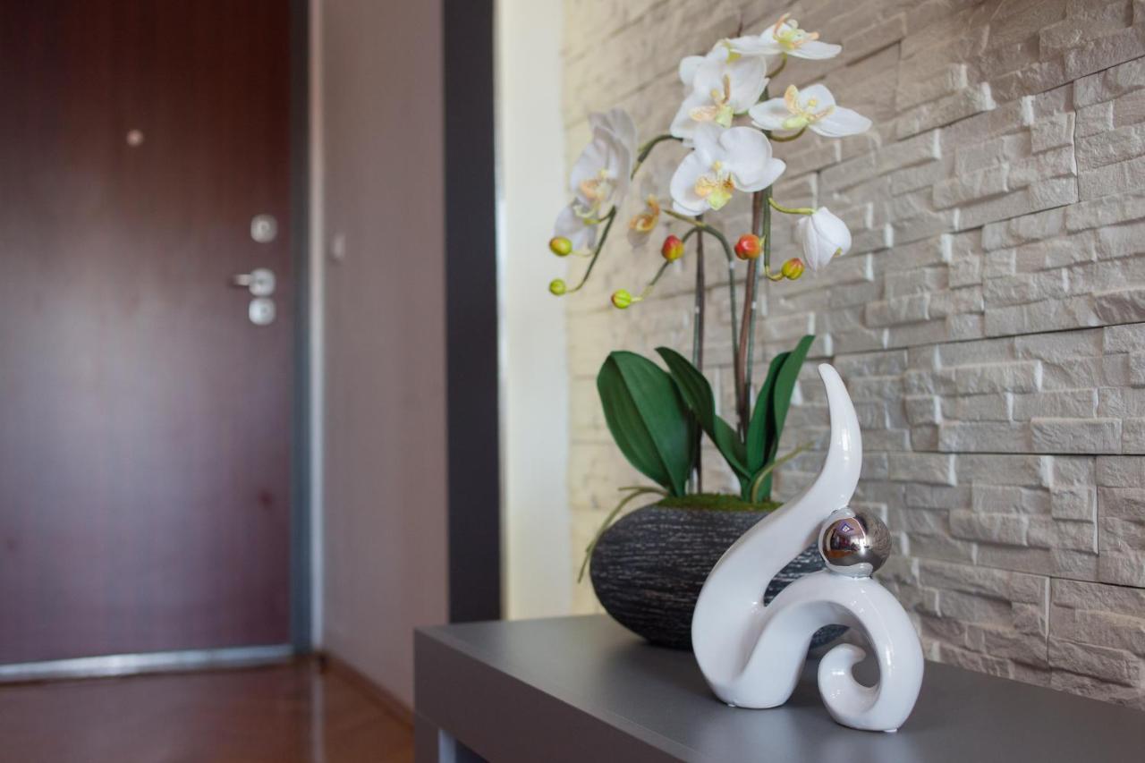 Apartman Aurelius - Private Parking Osijek Bagian luar foto